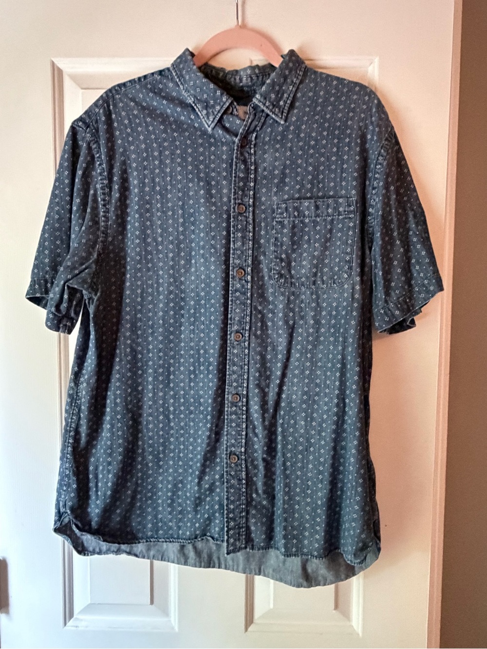 Old Navy Short-Sleeve Button-Down Shirt in Faded Blue with Micro Print